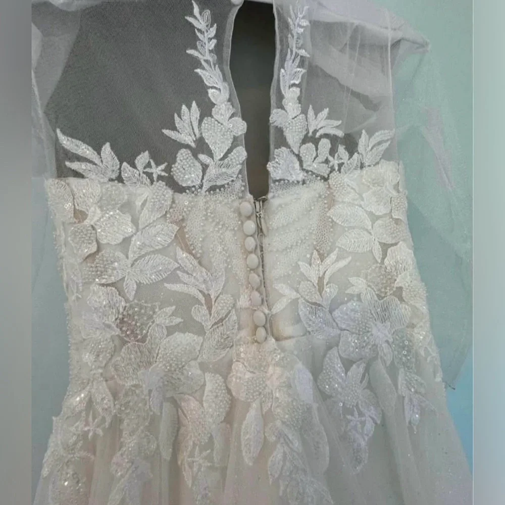Wedding Dress - Picture 4 of 7